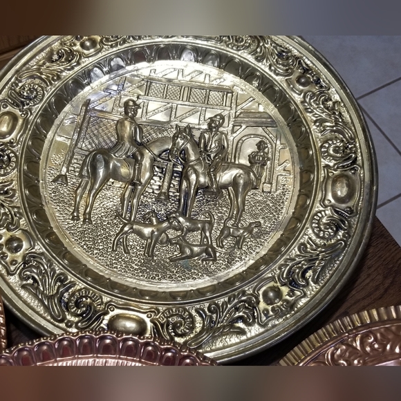 Vintage copper and brass Senic plates.  4 Copper and 3 brass - Picture 3 of 5